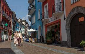 Ascona shopping borgo Ascona Locarno Tourism foto Alessio Pizzicannella